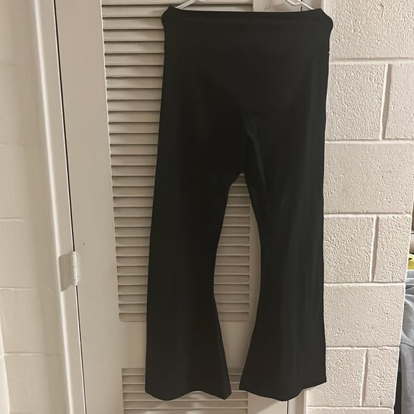 WORN ONCE HollisterCo Social Tourist V-Waist Flared Yoga Pants - Picture 2 of 2